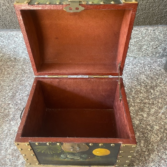 VINTAGE TRUNK - Picture 14 of 16